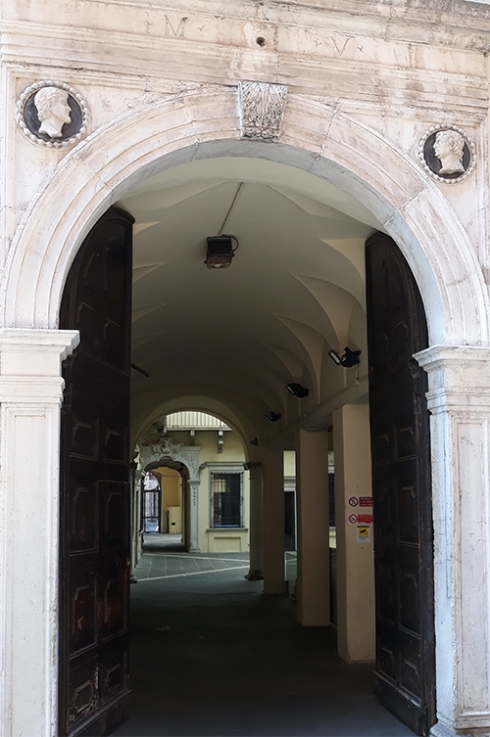 4. Ingresso a Palazzo Lechi